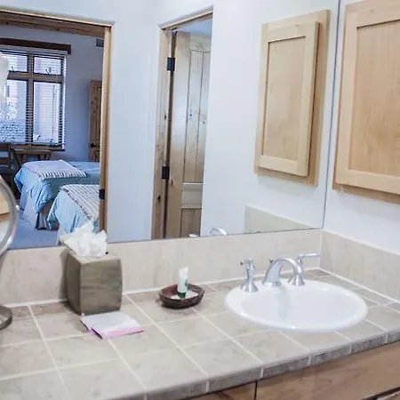 Bishop's Scenic Views Two-bedroom Apartment *